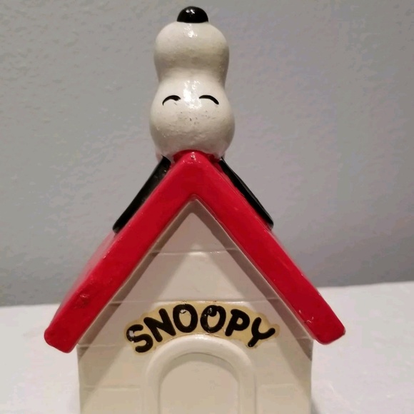 Other Vintage Peanuts Snoopy Dog House Coin Bank Poshmark